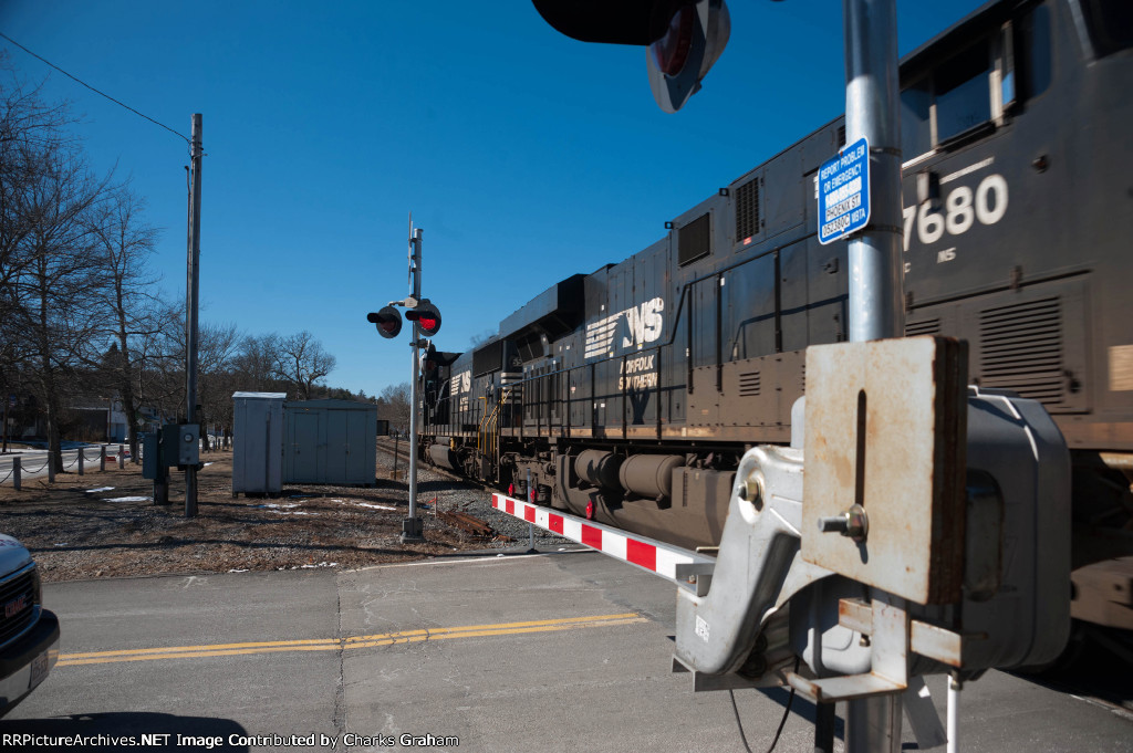 NS 7680 through the crossing